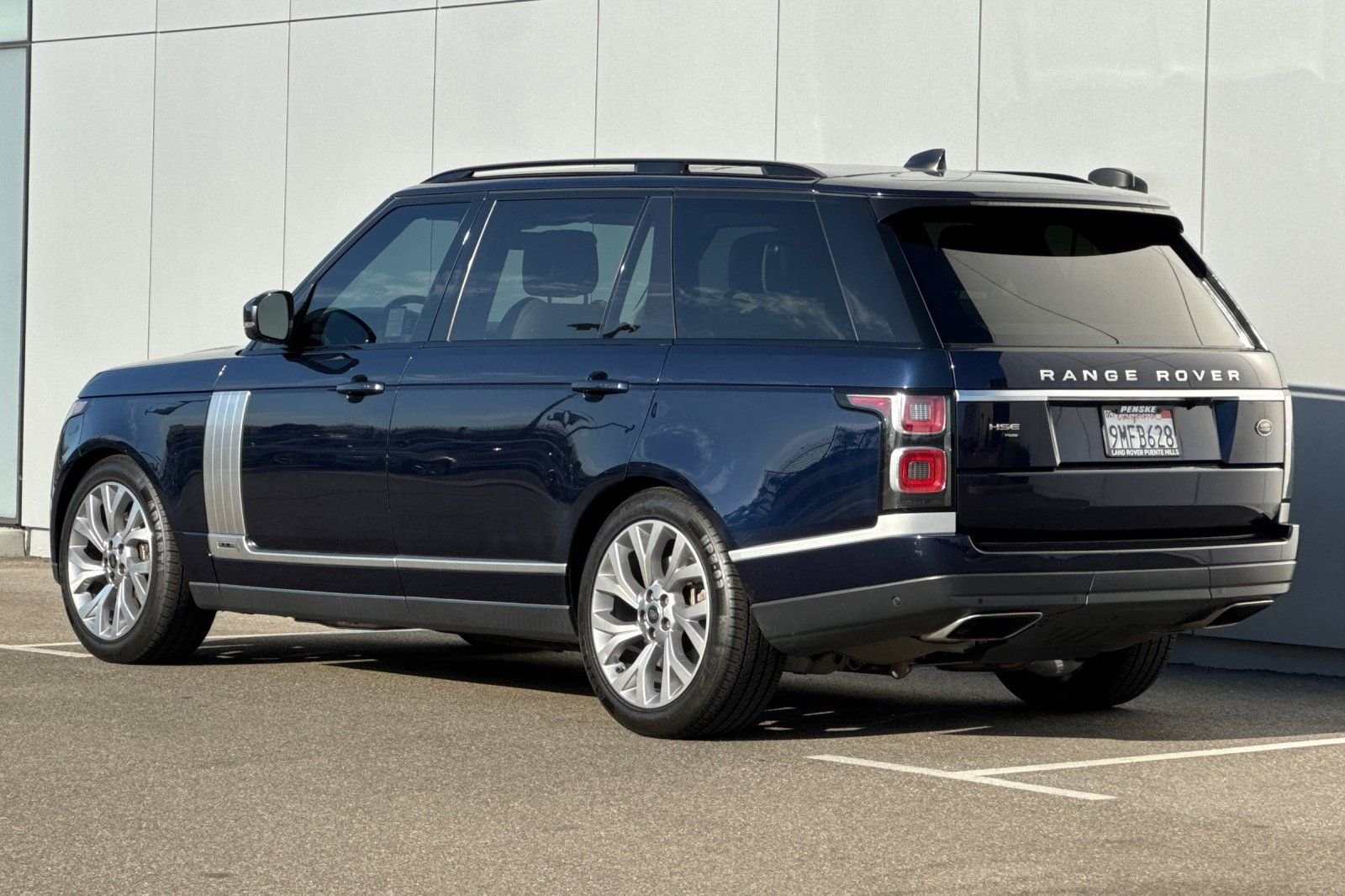 Used 2021 Blue Land Rover Westminster image 3