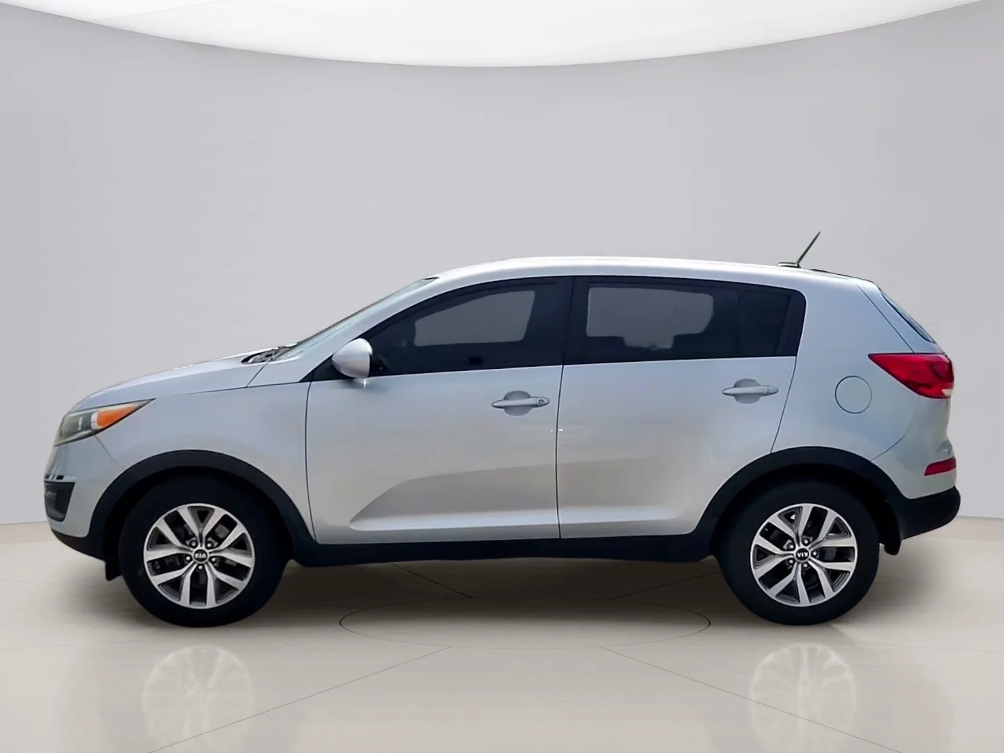 Used 2016 Silver Kia LX FWD image 2