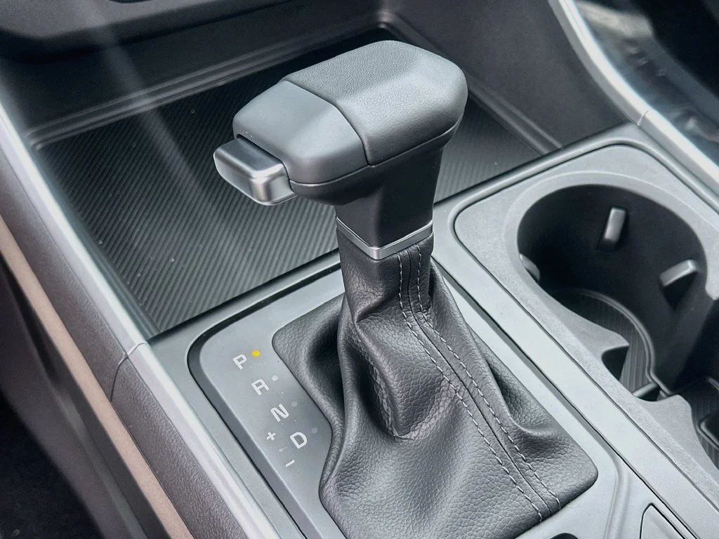 New 2027 Ceramic Silver Kia LXS image 17