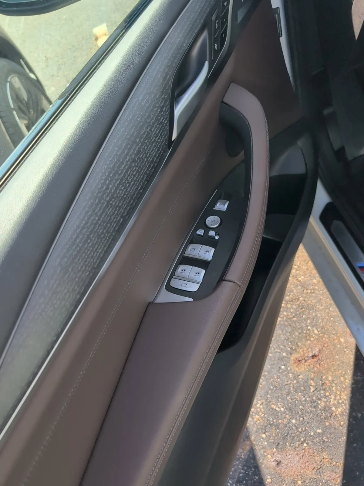 Used 2024 White BMW  image 13