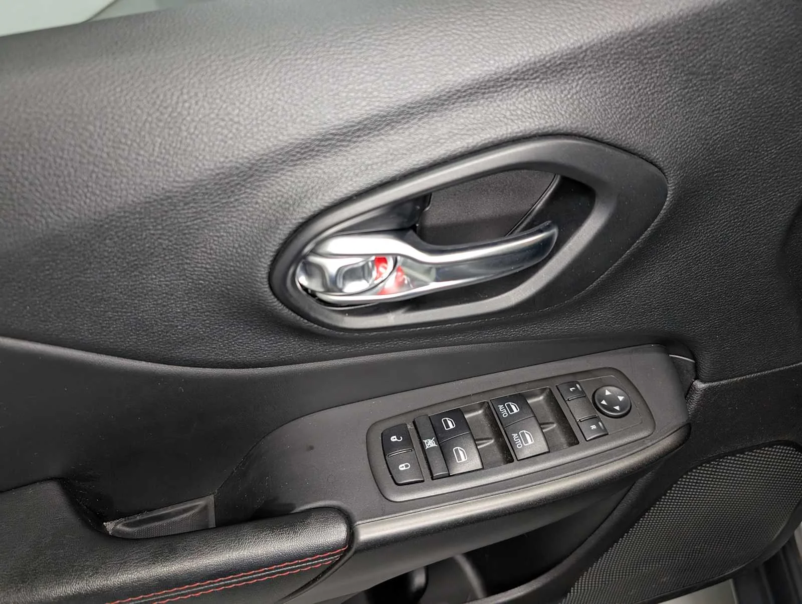 Used 2021 Billet Silver Metallic Clearcoat Jeep Trailhawk image 39
