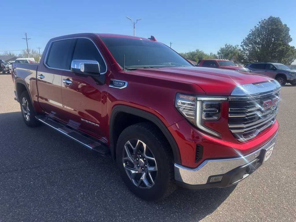 Used 2025 Volcanic Red Tintcoat GMC SLT image 4