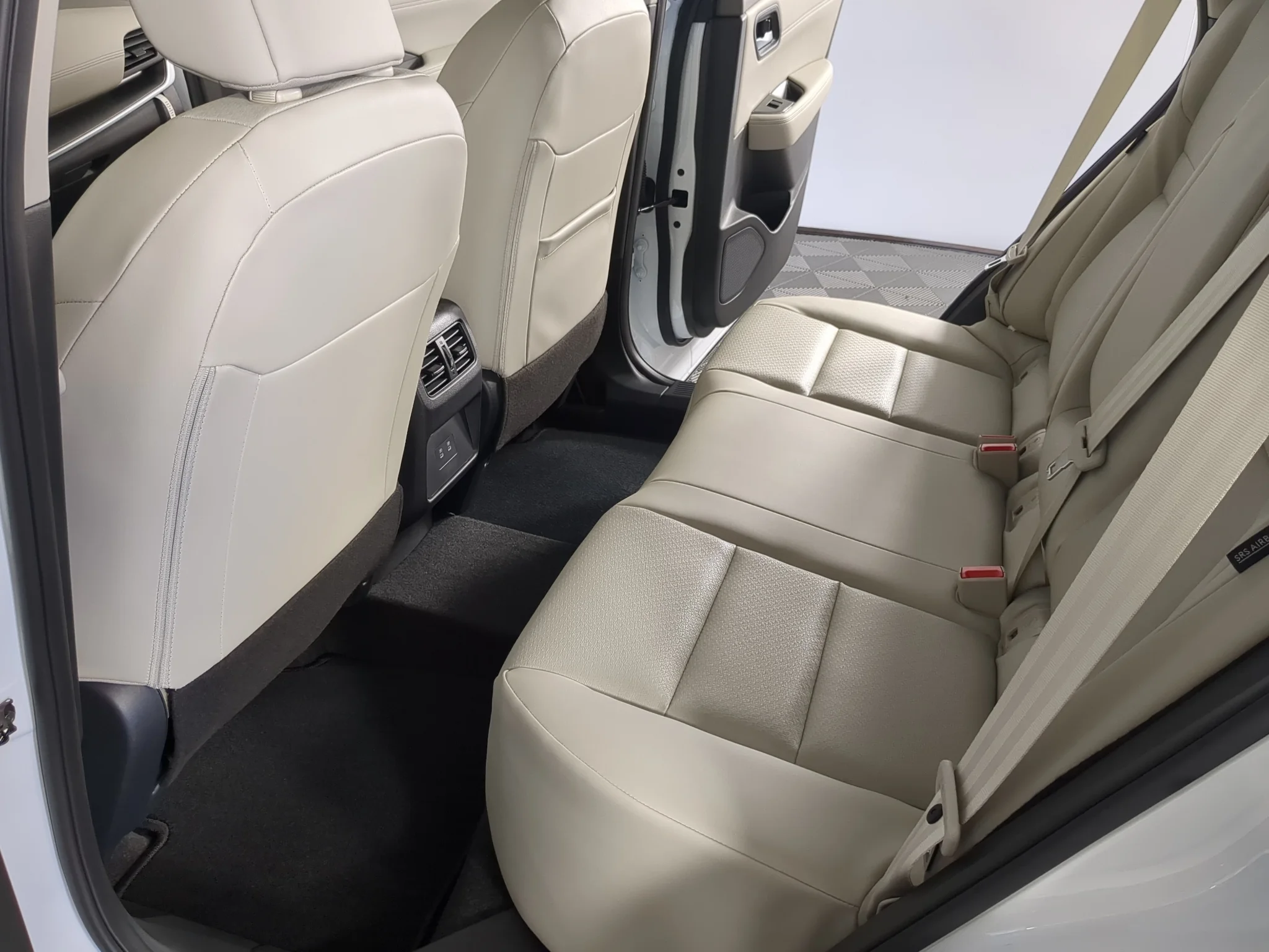 New 2027 Everest White Pearl Tricoat Nissan SV image 14