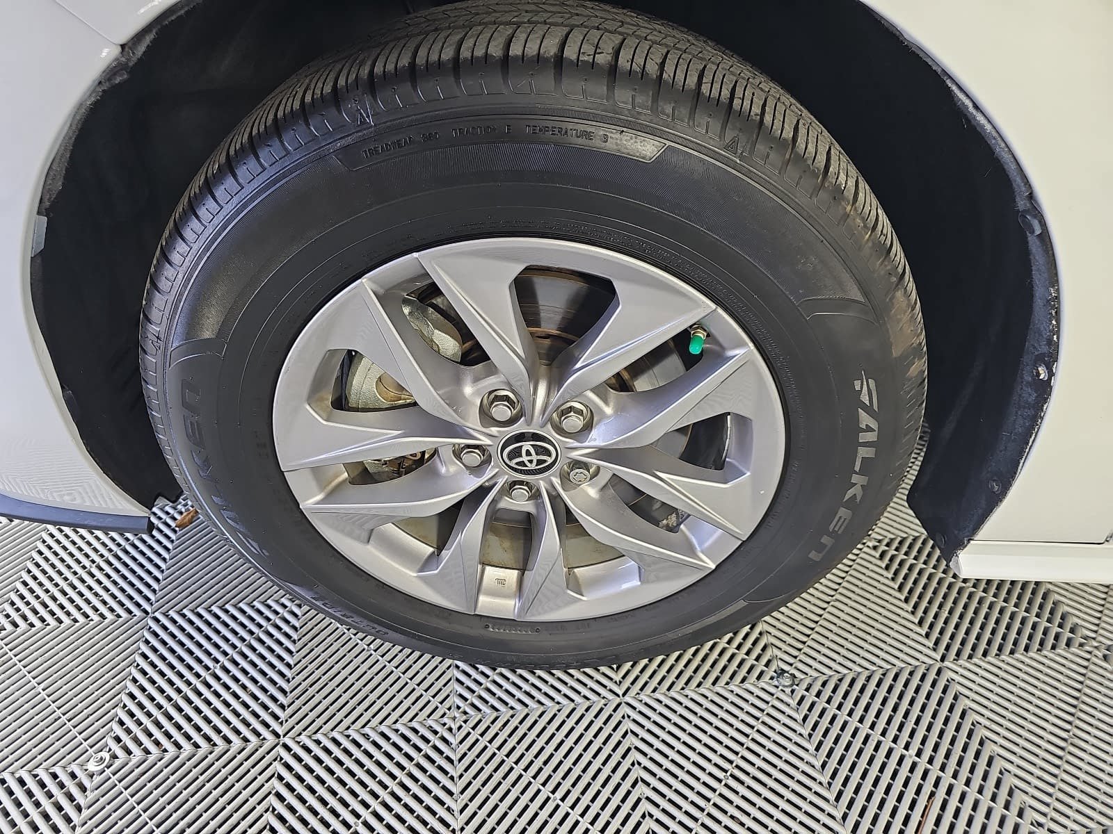 Used 2022 Beige Toyota XLE image 10