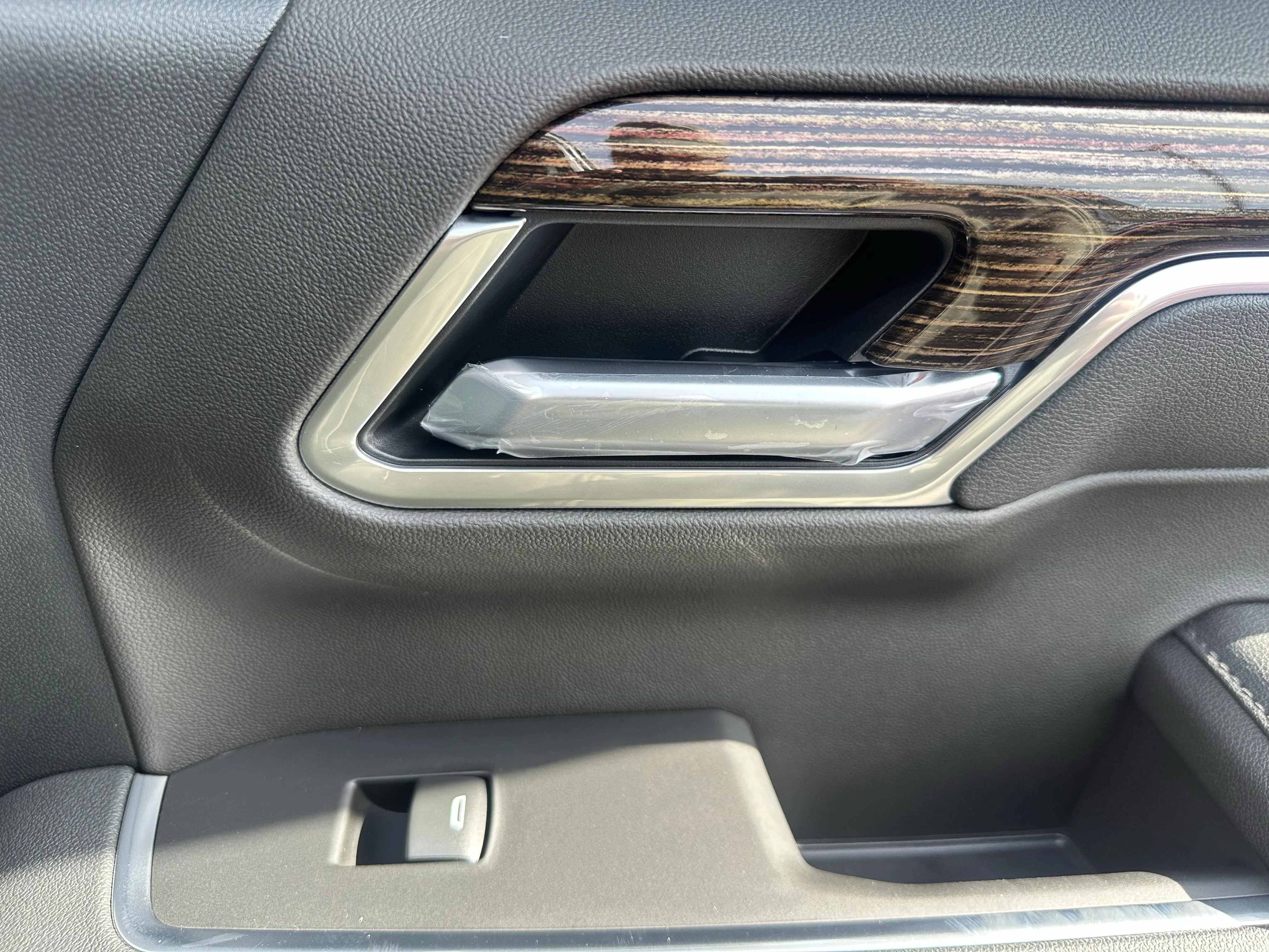 New 2026 Sterling Metallic GMC Elevation image 21