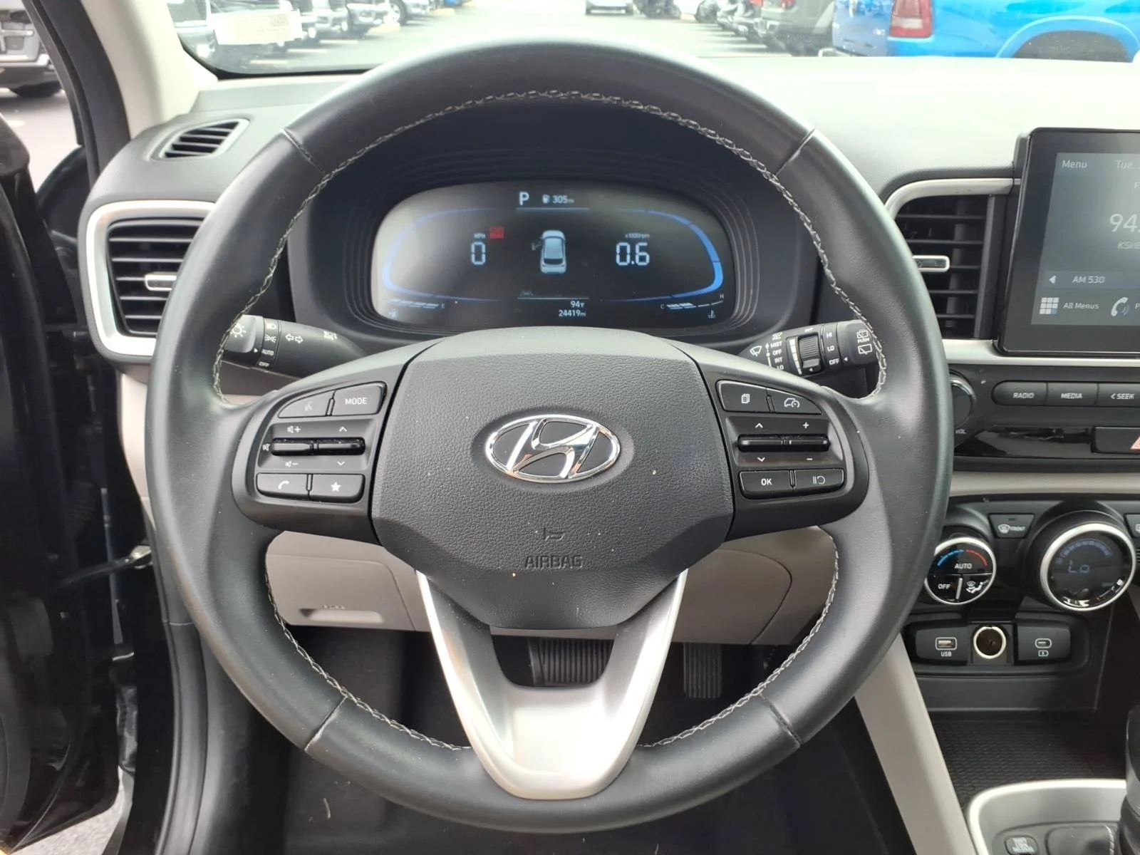 Used 2025 Onyx Black Hyundai SEL image 21