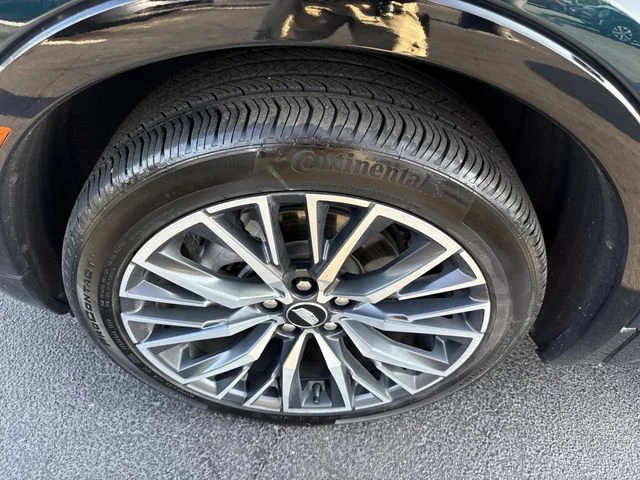 Used 2025 Green Cadillac Sport image 11