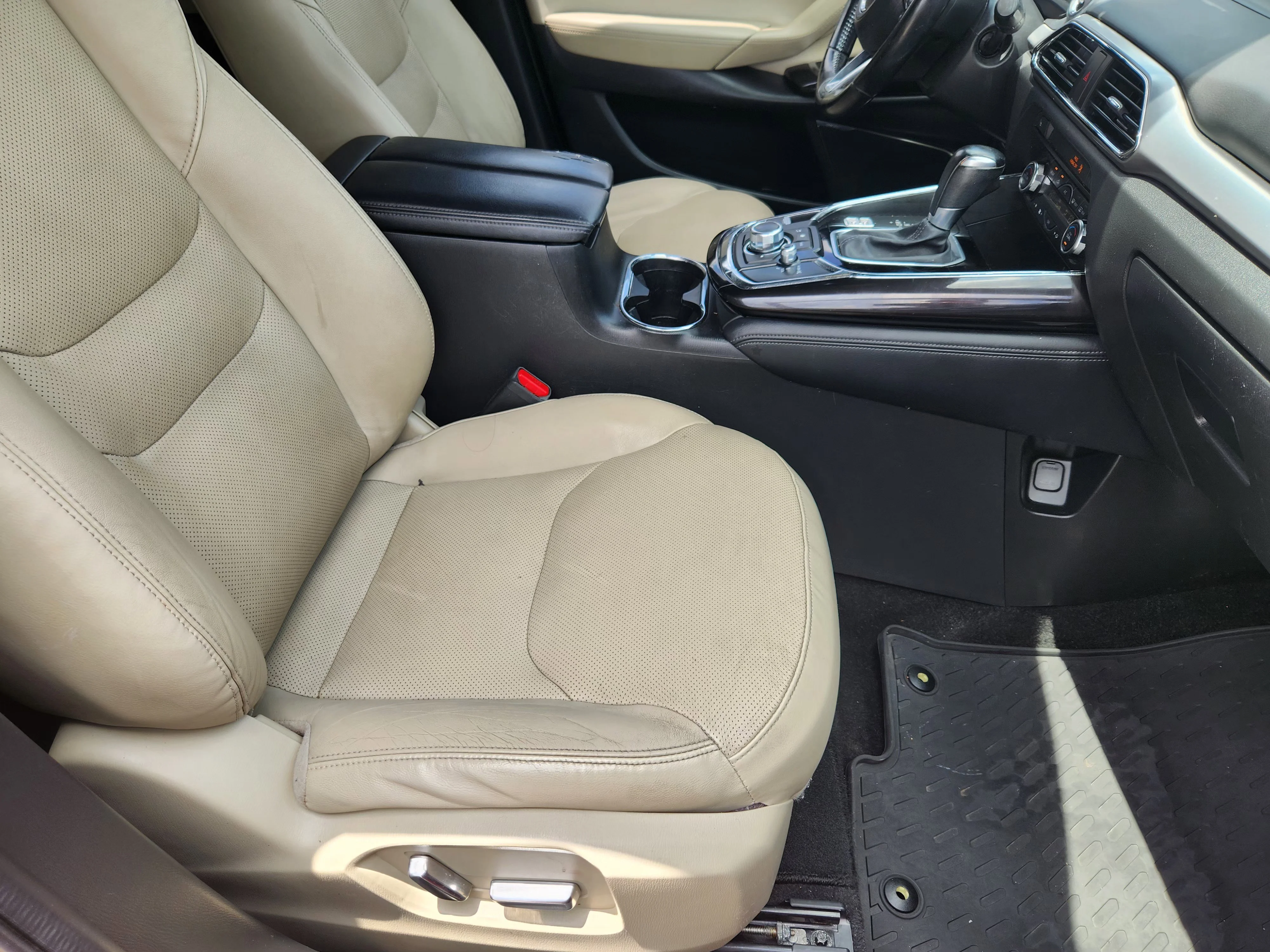 Used 2016 Soul Red Metallic Mazda Grand Touring image 15
