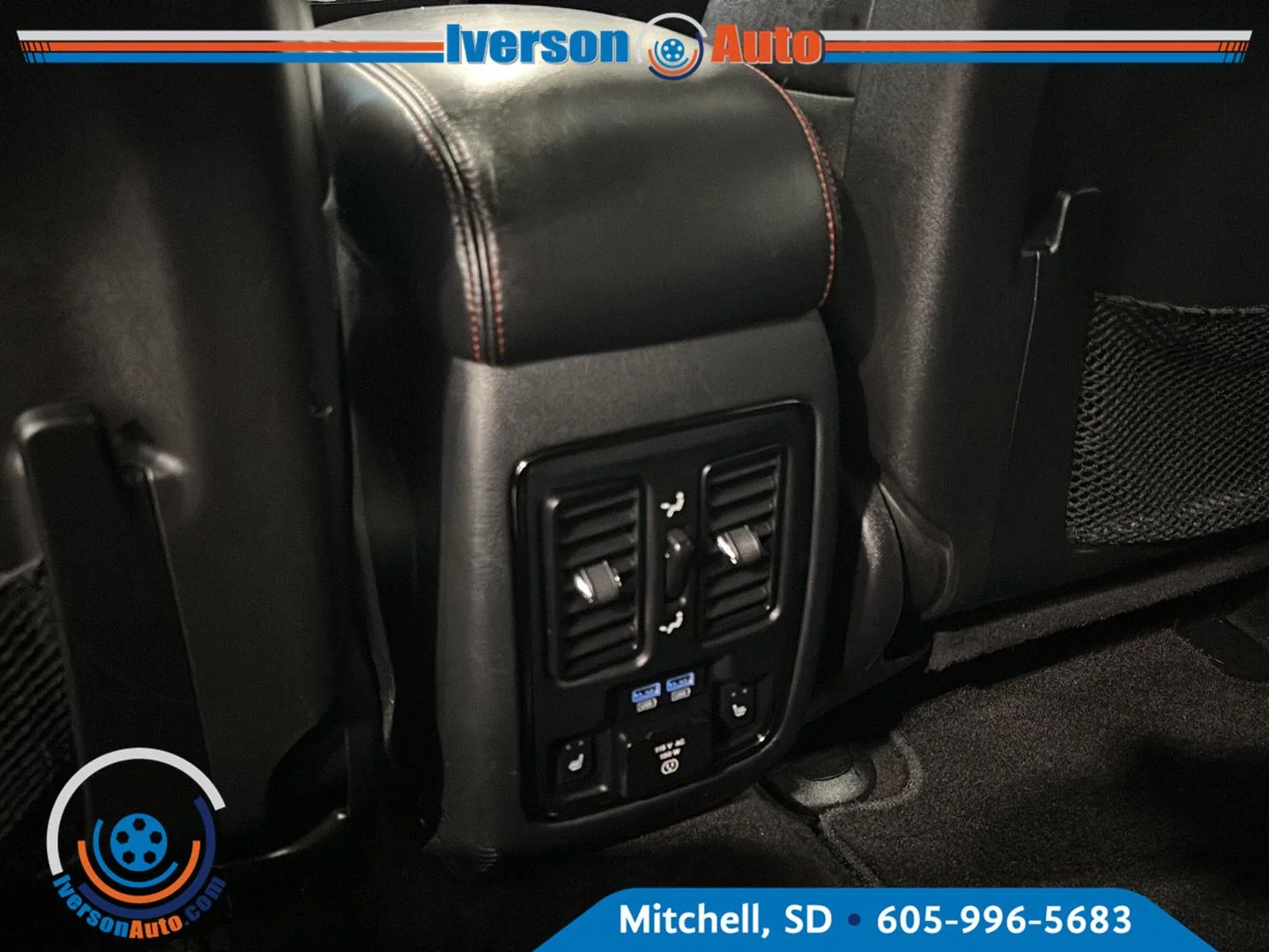 Used 2018 Ivory Tri-Coat Pearl Dodge R/T image 28
