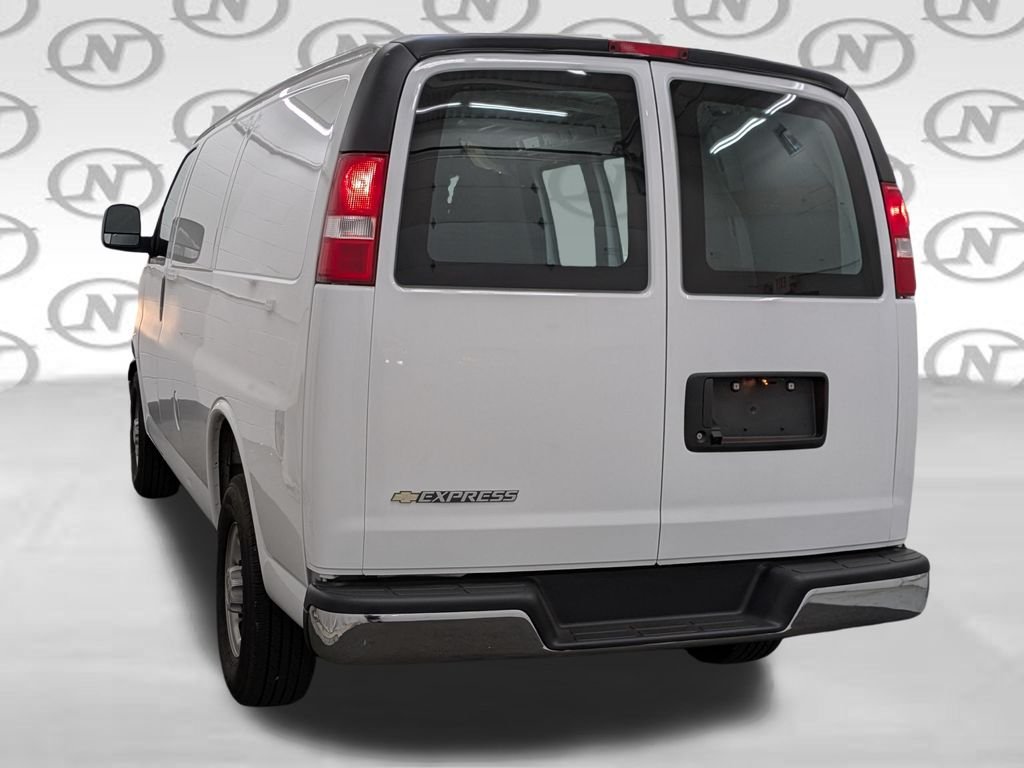 Used 2025 White Chevrolet Work Van image 12