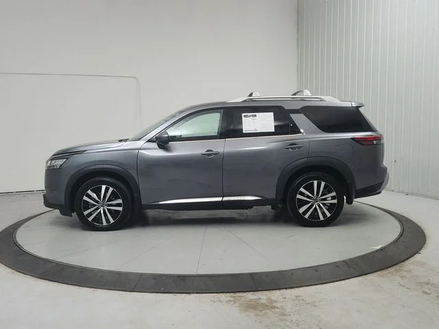 Used 2024 Gray Nissan Platinum image 5
