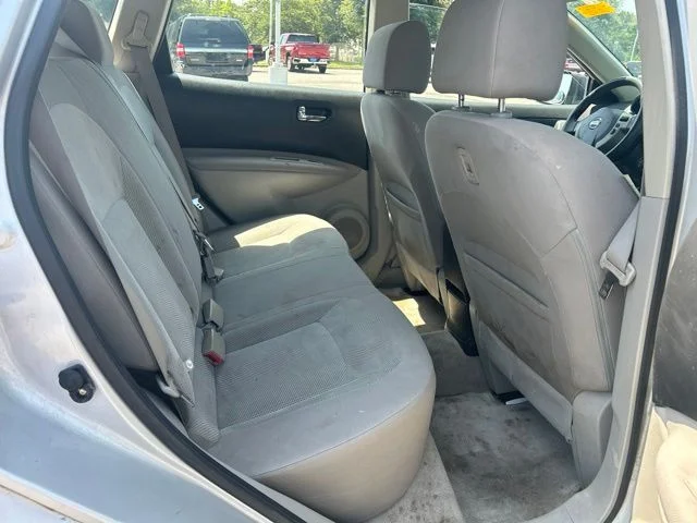 Used 2013 Silver Nissan S image 11