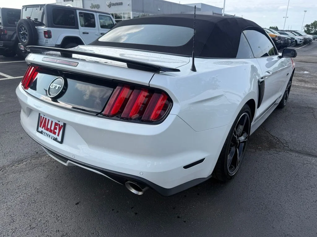 Used 2017 White Ford GT Premium image 3