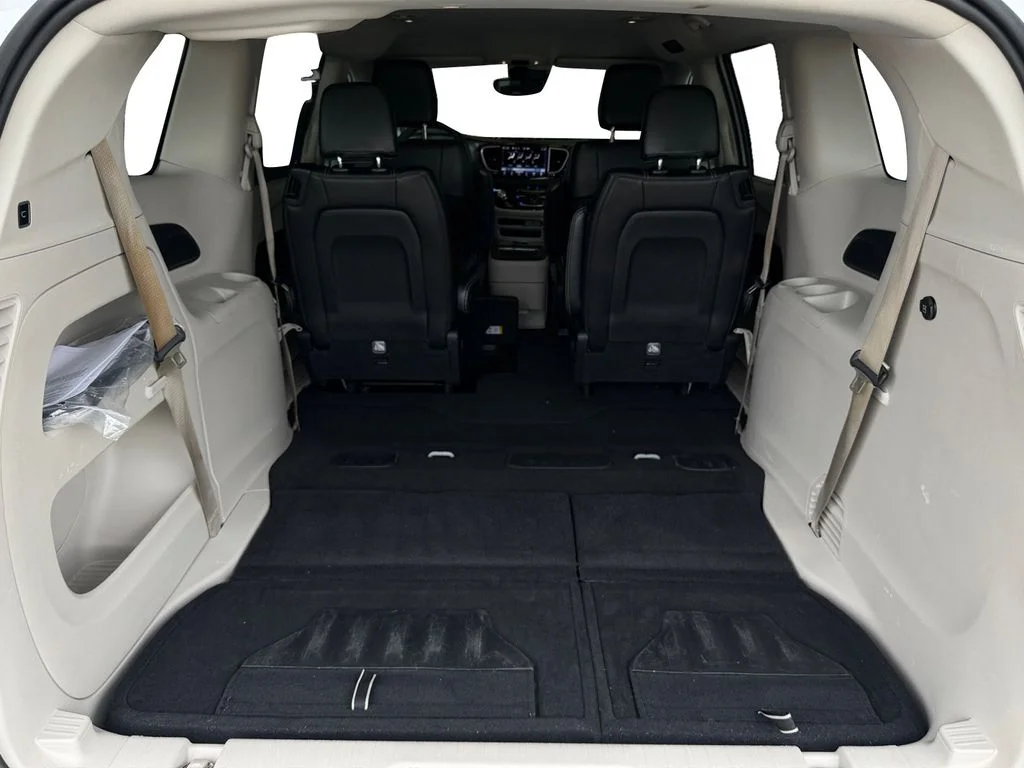 Used 2024 White Chrysler Touring L image 13