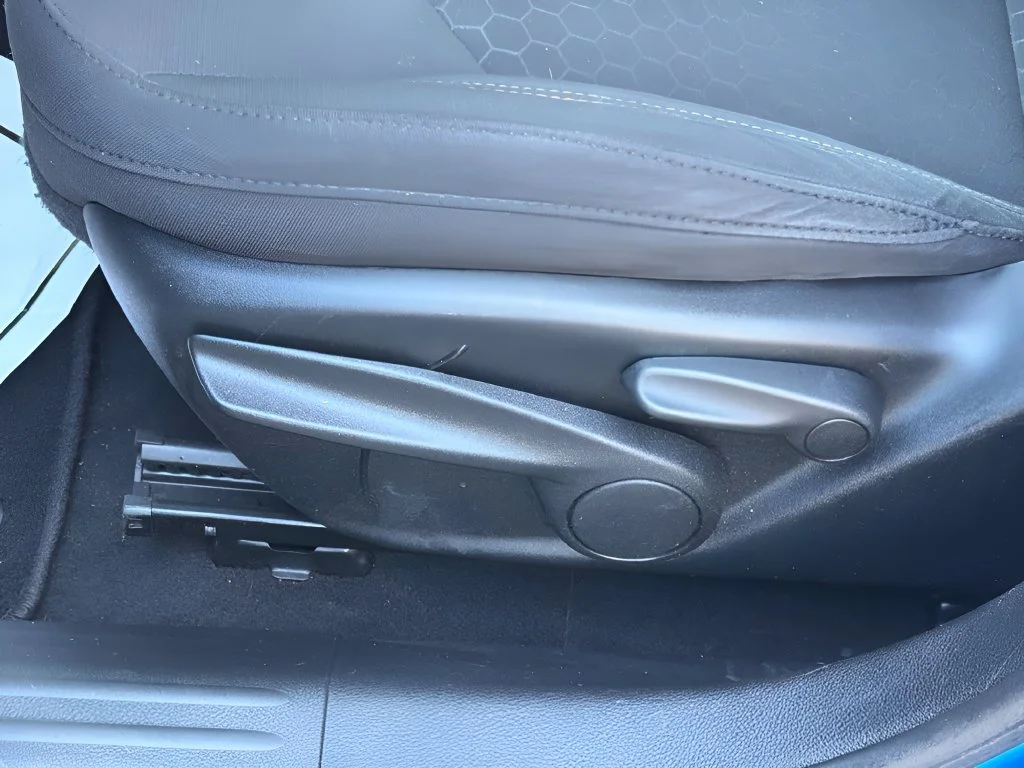 Used 2018 Laser Blue Pearlcoat Jeep Sport image 11