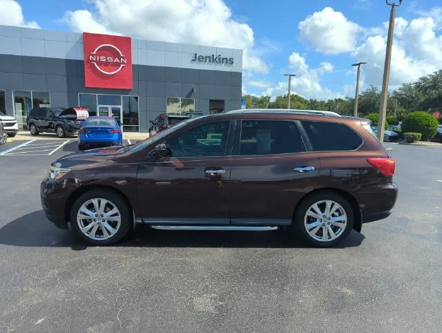 Used 2019 Brown Nissan SL image 11