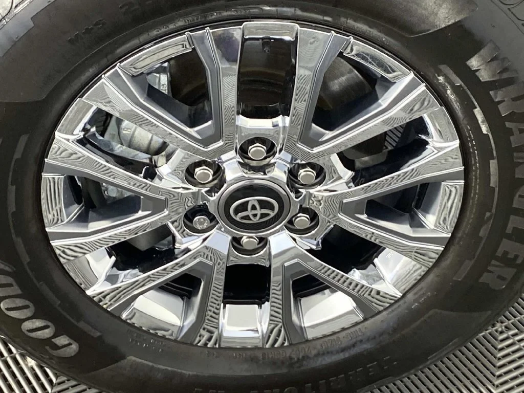 Used 2025 Bronze Toyota Limited image 31