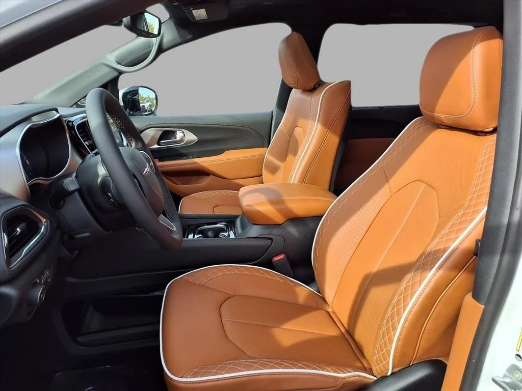 New 2026 Bright White Clear-Coat Exterior Paint Chrysler Pinnacle image 20
