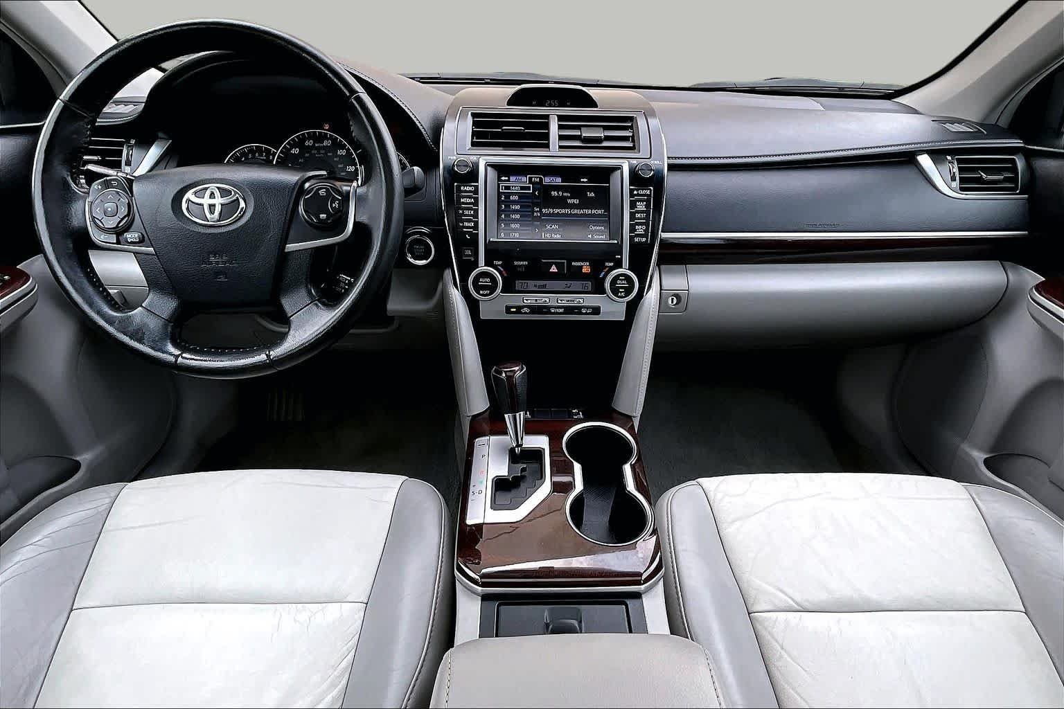 Used 2013 Classic Silver Metallic Toyota XLE image 16