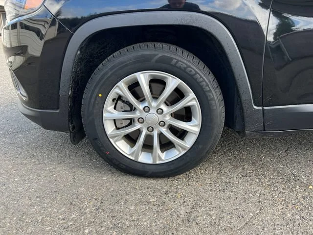Used 2019 Diamond Black Crystal Pearlcoat Jeep Latitude image 27