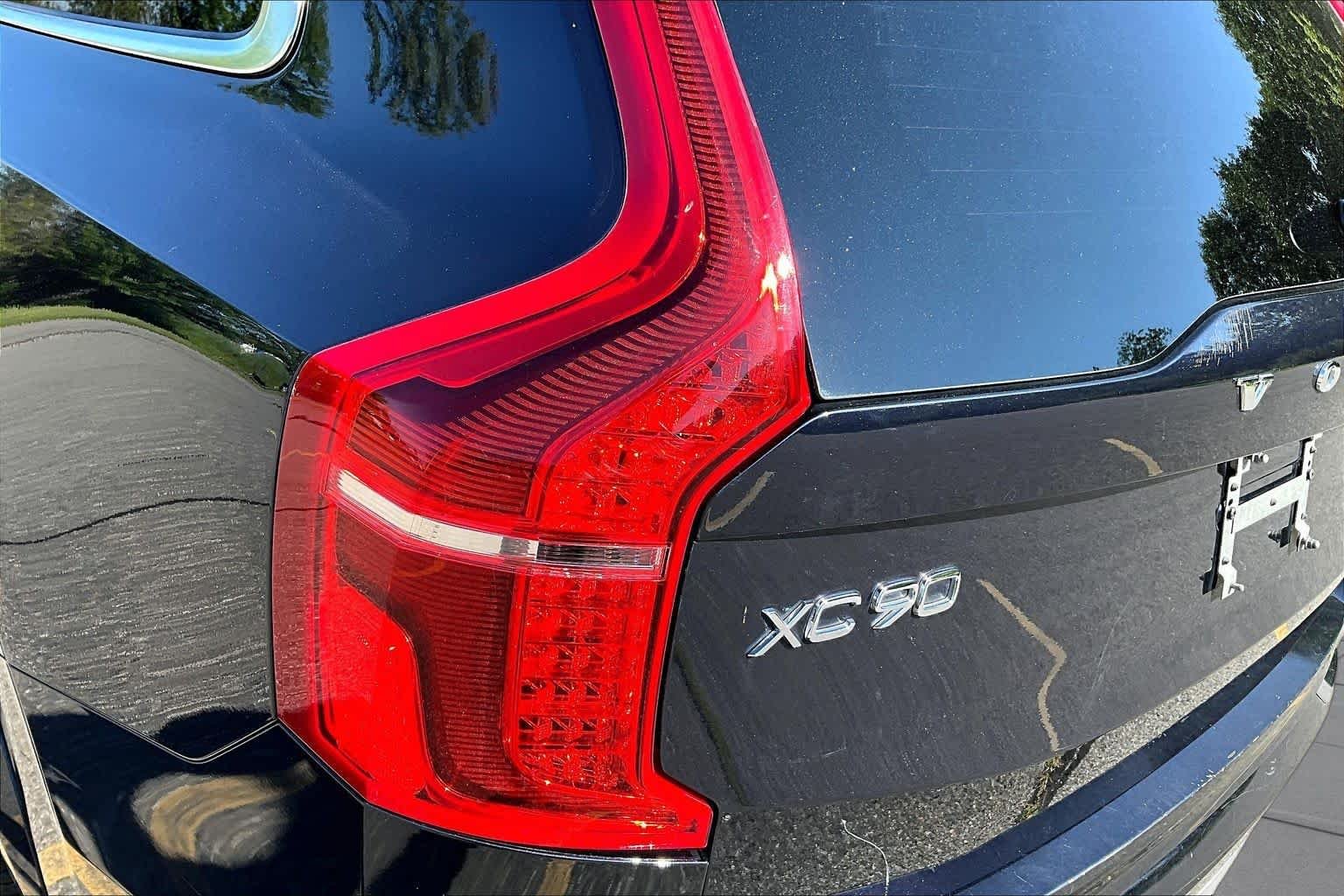Used 2017 Magic Blue Metallic Volvo Inscription image 28