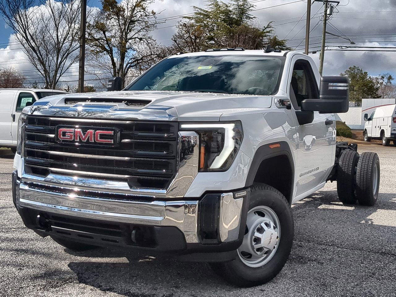 2026 GMC Sierra 4WD Regular Cab Chassis LWB Pro's photo