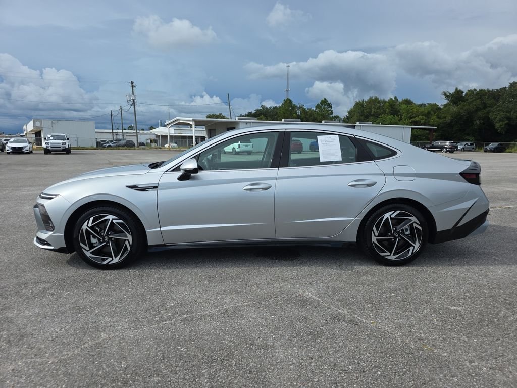 Used 2025 Aero Silver Hyundai SEL Convenience image 5