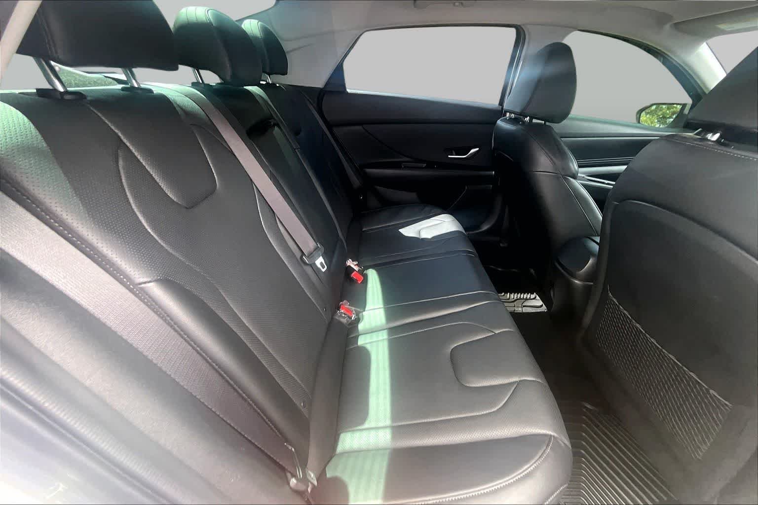 Used 2023 Fluid Metal Hyundai Limited image 20