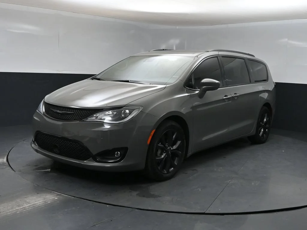 Used 2020 White Chrysler Touring L Plus image 5