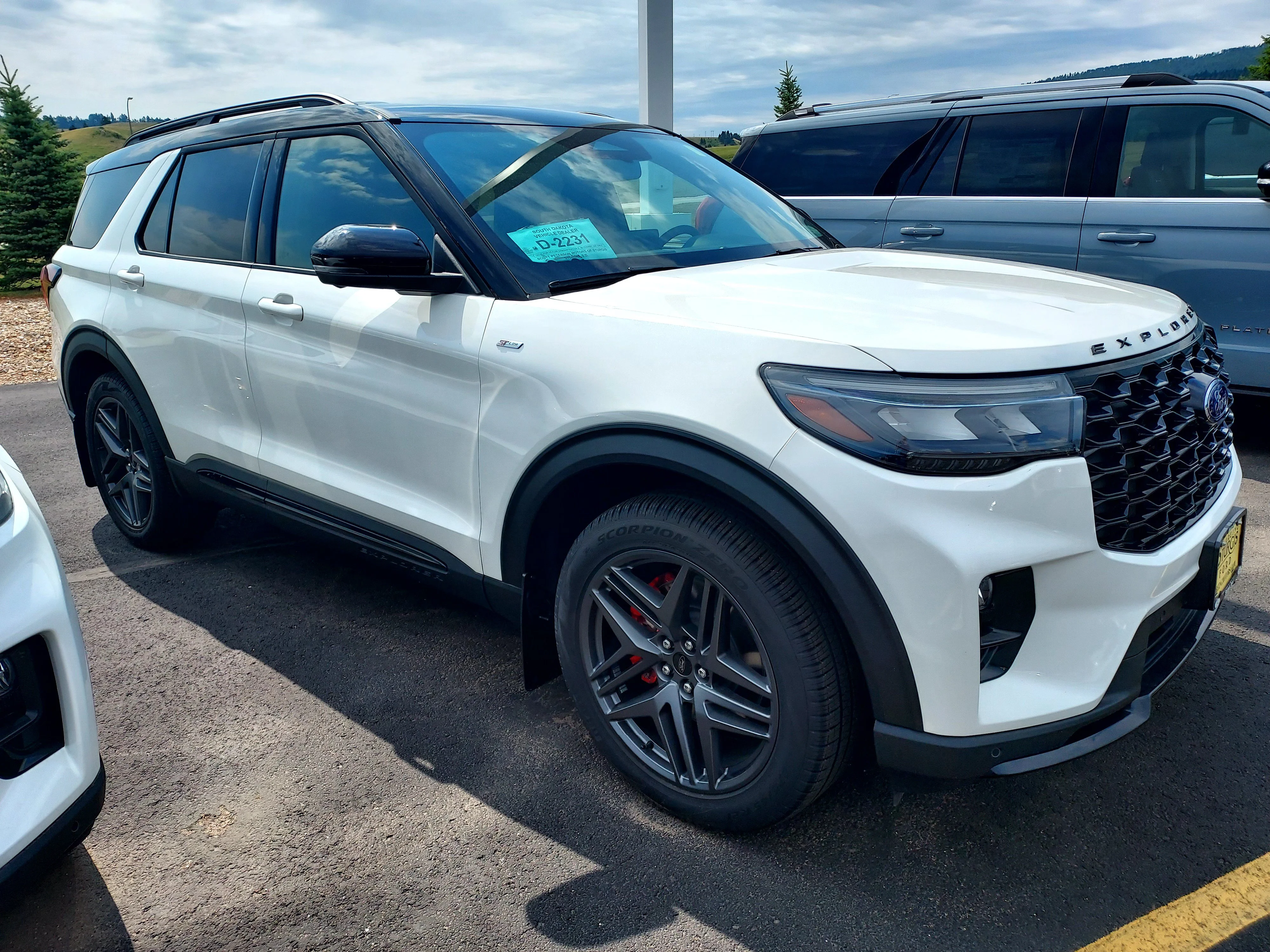 New 2026 Star White Metallic Tri-Coat Ford ST-Line image 9