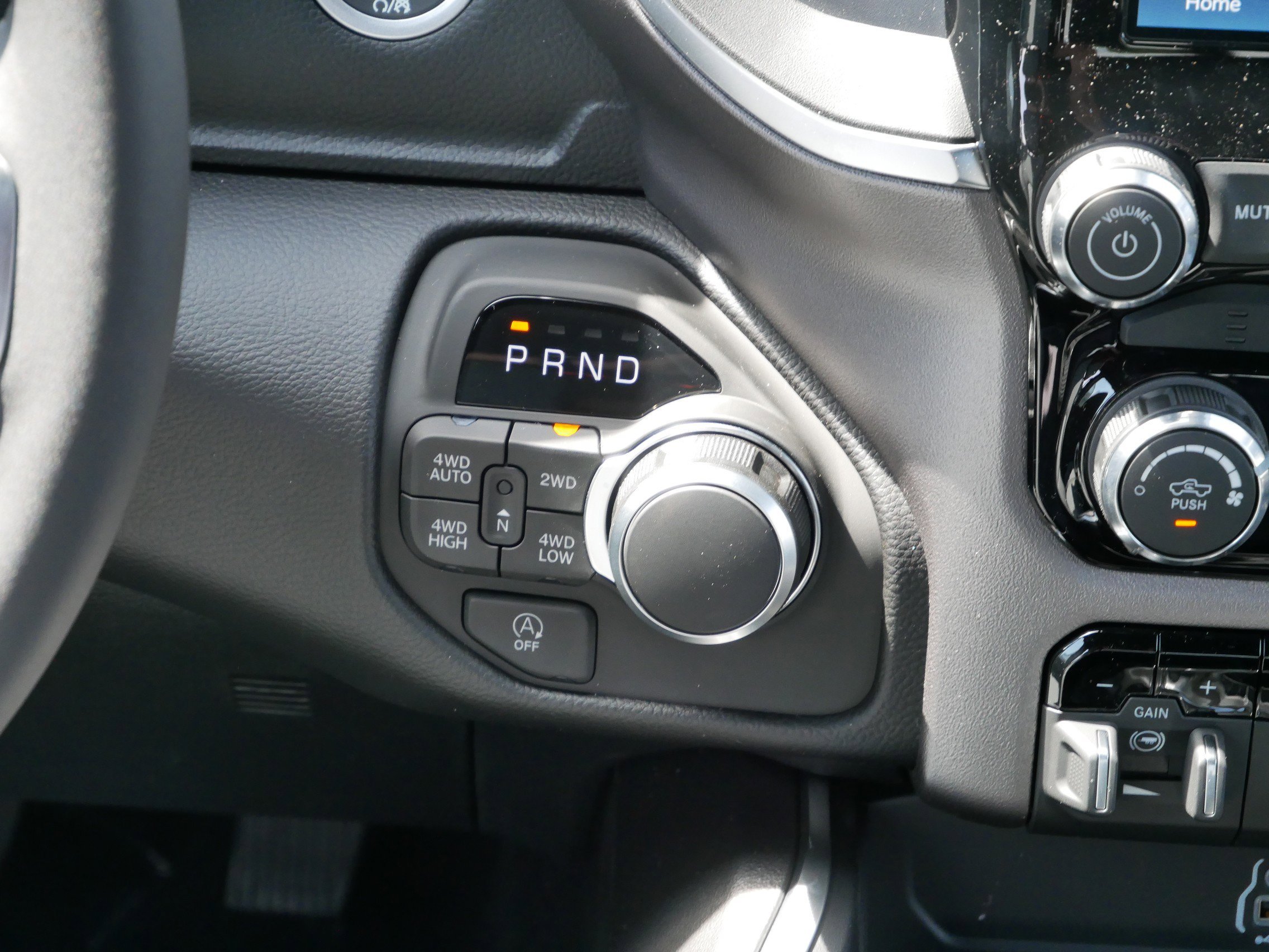 New 2026 Diamond Black Crystal Pearl-Coat Exterior Paint RAM Big Horn image 15