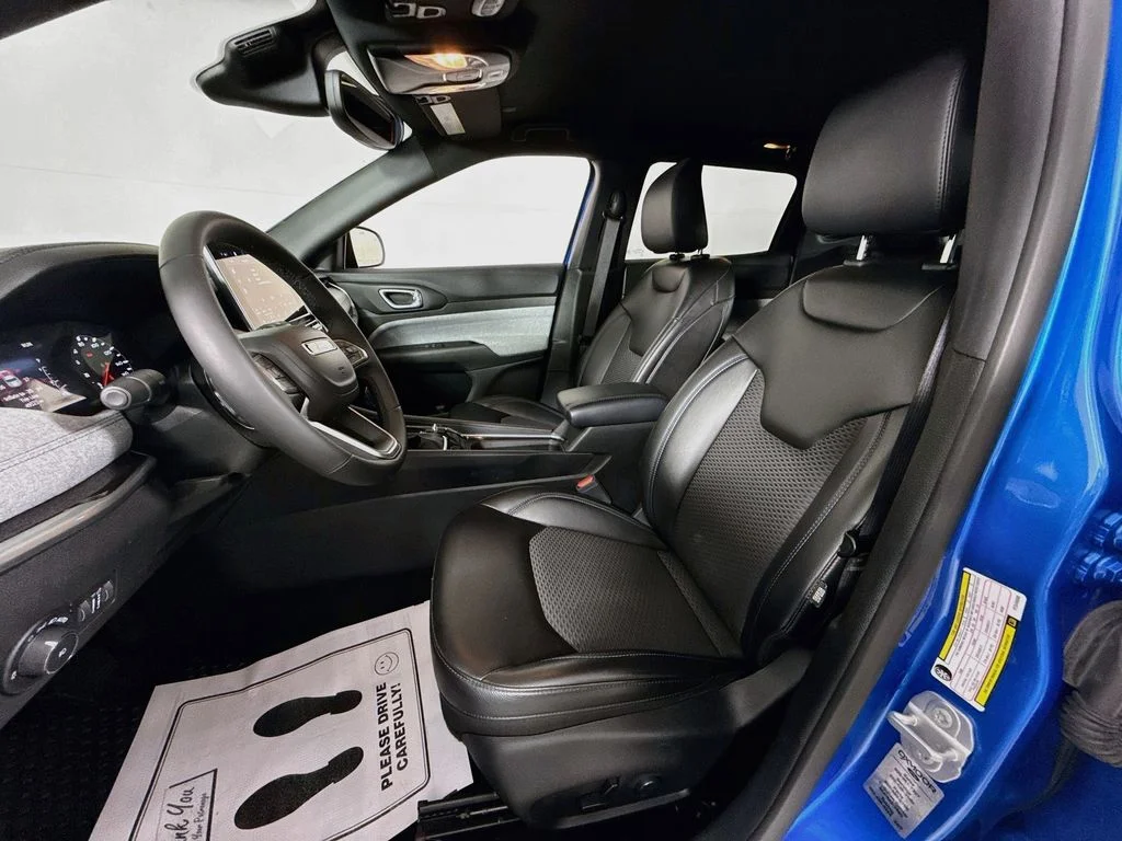 Used 2023 Laser Blue Pearlcoat Jeep Latitude image 2