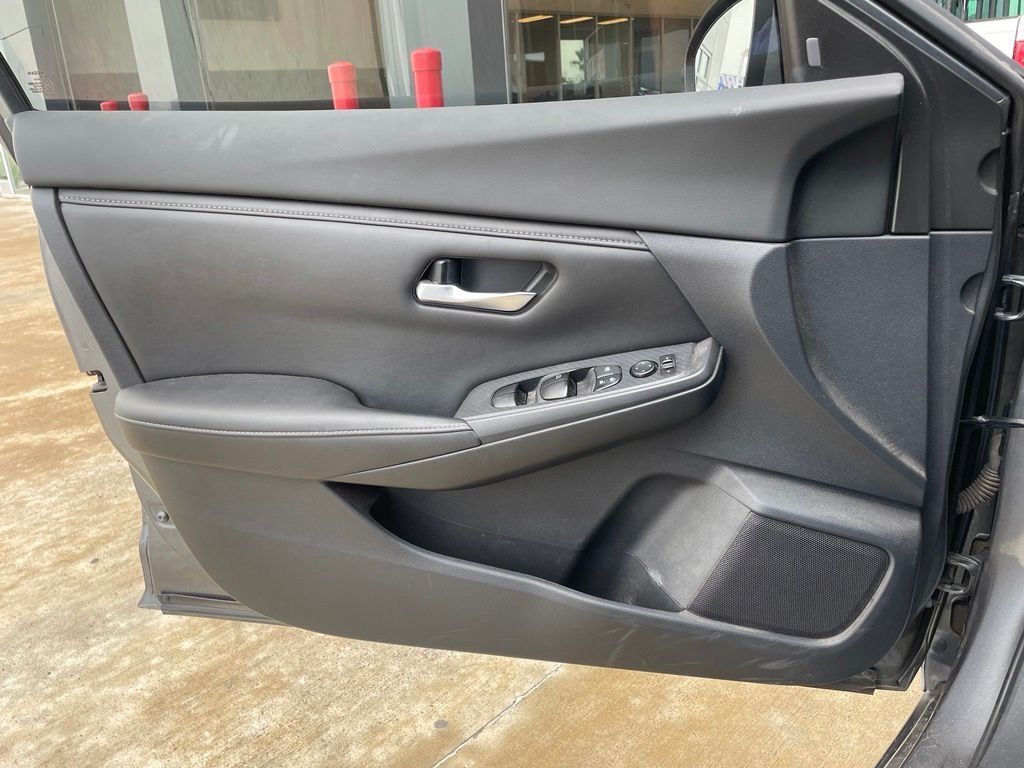 Used 2022 Gray Nissan S image 9