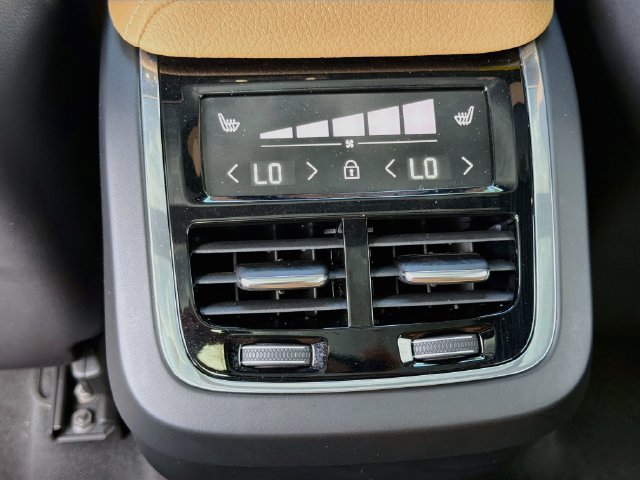 Used 2019 Gray Metallic Volvo Inscription image 21