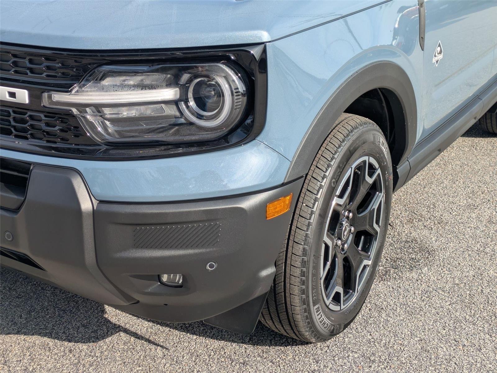 New 2025 Azure Gray Metallic Tri-Coat Ford Outer Banks® image 17
