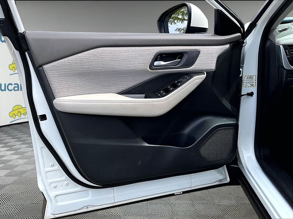 Used 2023 White Nissan SV image 9