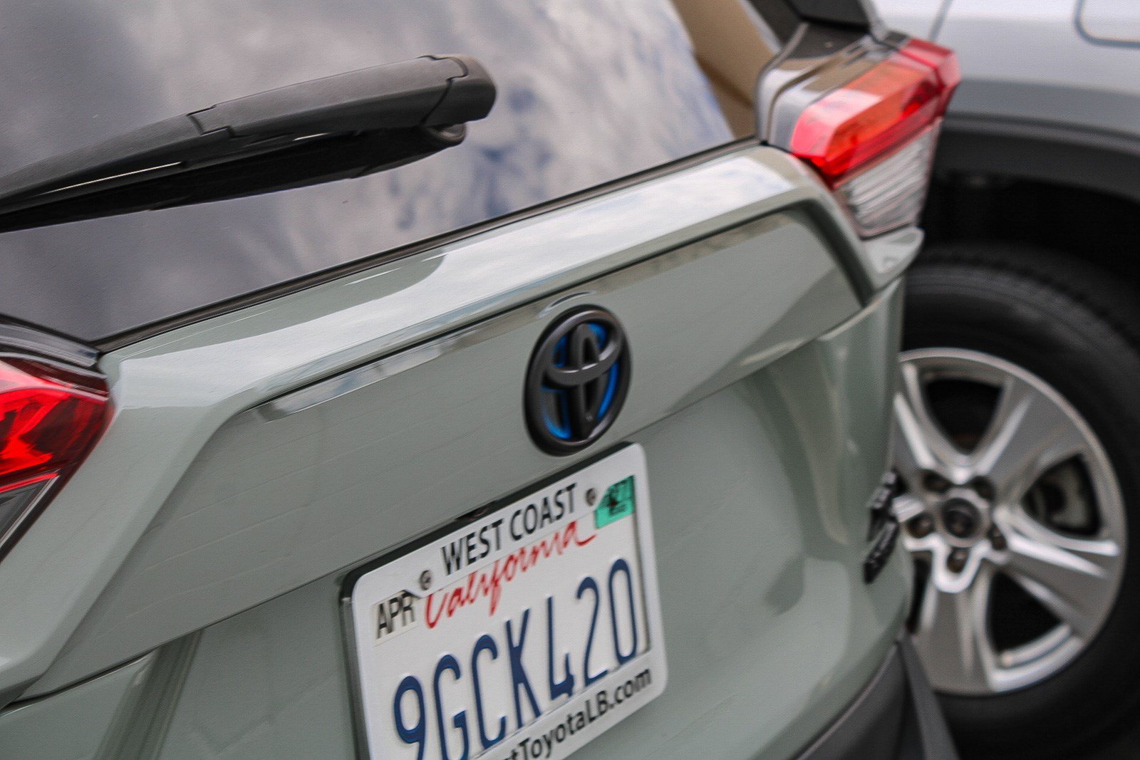 Certified Used 2023 Lunar Rock Toyota Hybrid XLE Premium image 9