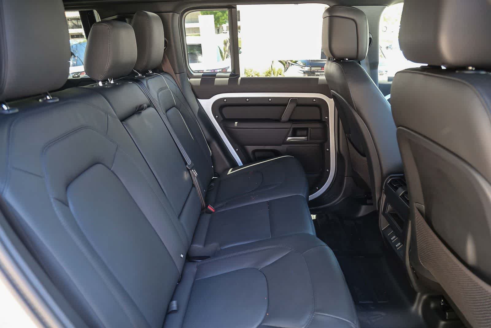 New 2026 Fuji White Land Rover X-Dynamic SE image 16