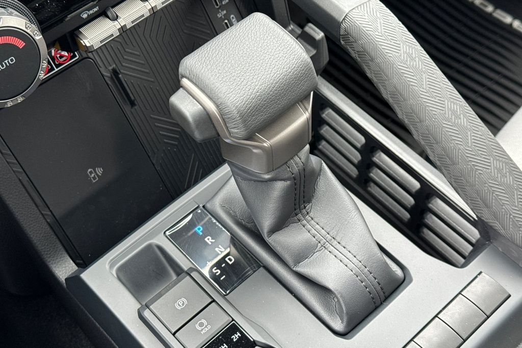 2025 Toyota Tacoma SR5 - Photo 26