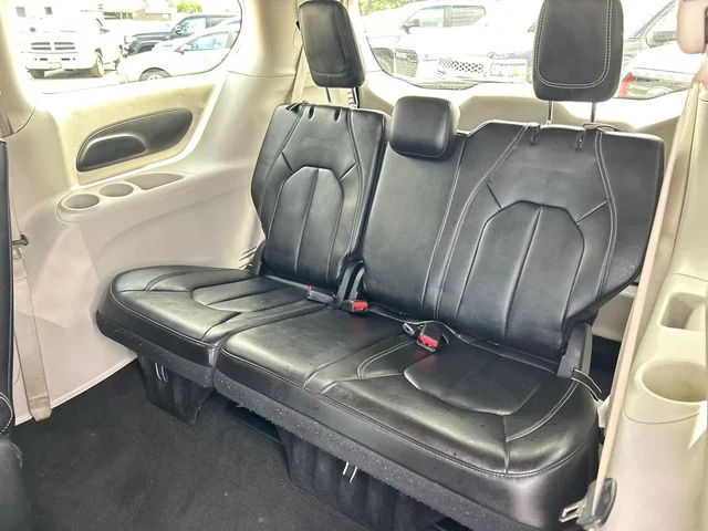 Used 2024 Brilliant Black Crystal Pearlcoat Chrysler Select image 10