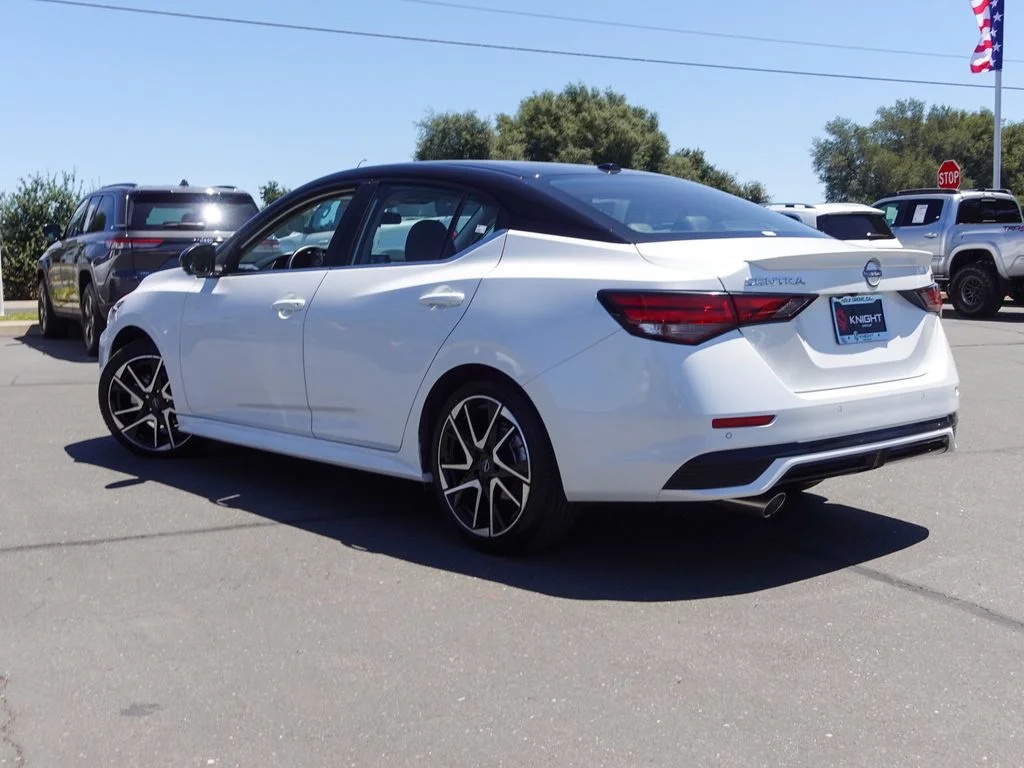 Used 2024 Aspen White Nissan SR image 9