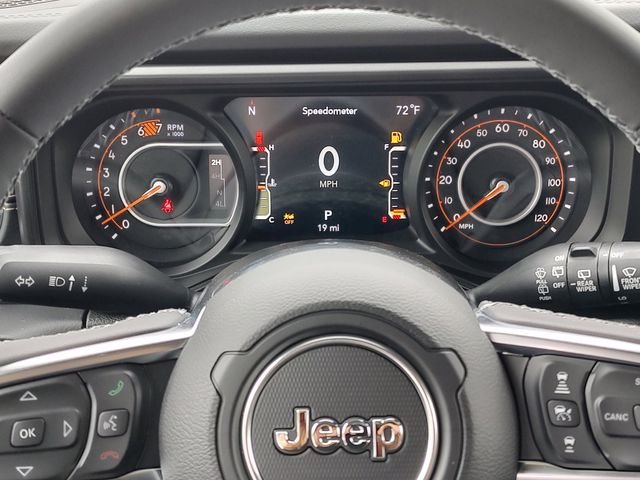 New 2026 Granite Crystal Metallic Clear-Coat Exterior Paint Jeep Sahara image 12