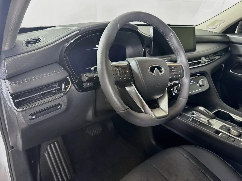Certified Used 2027 White INFINITI LUXE image 12