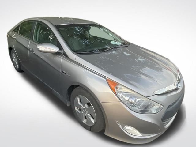 Used 2012 Silver Metallic Hyundai Base image 9