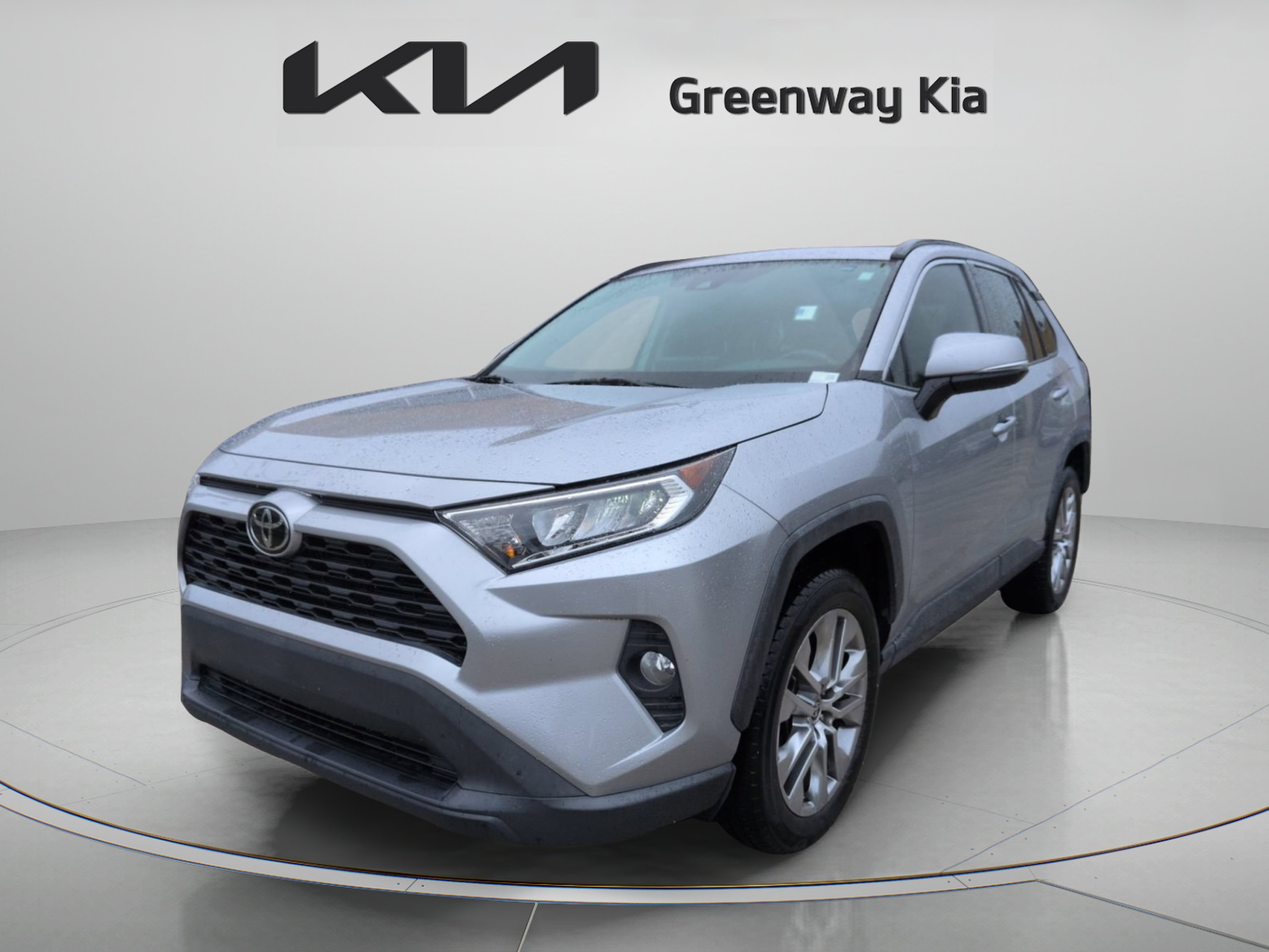 Used 2021 Silver Sky Metallic Toyota XLE Premium image 4