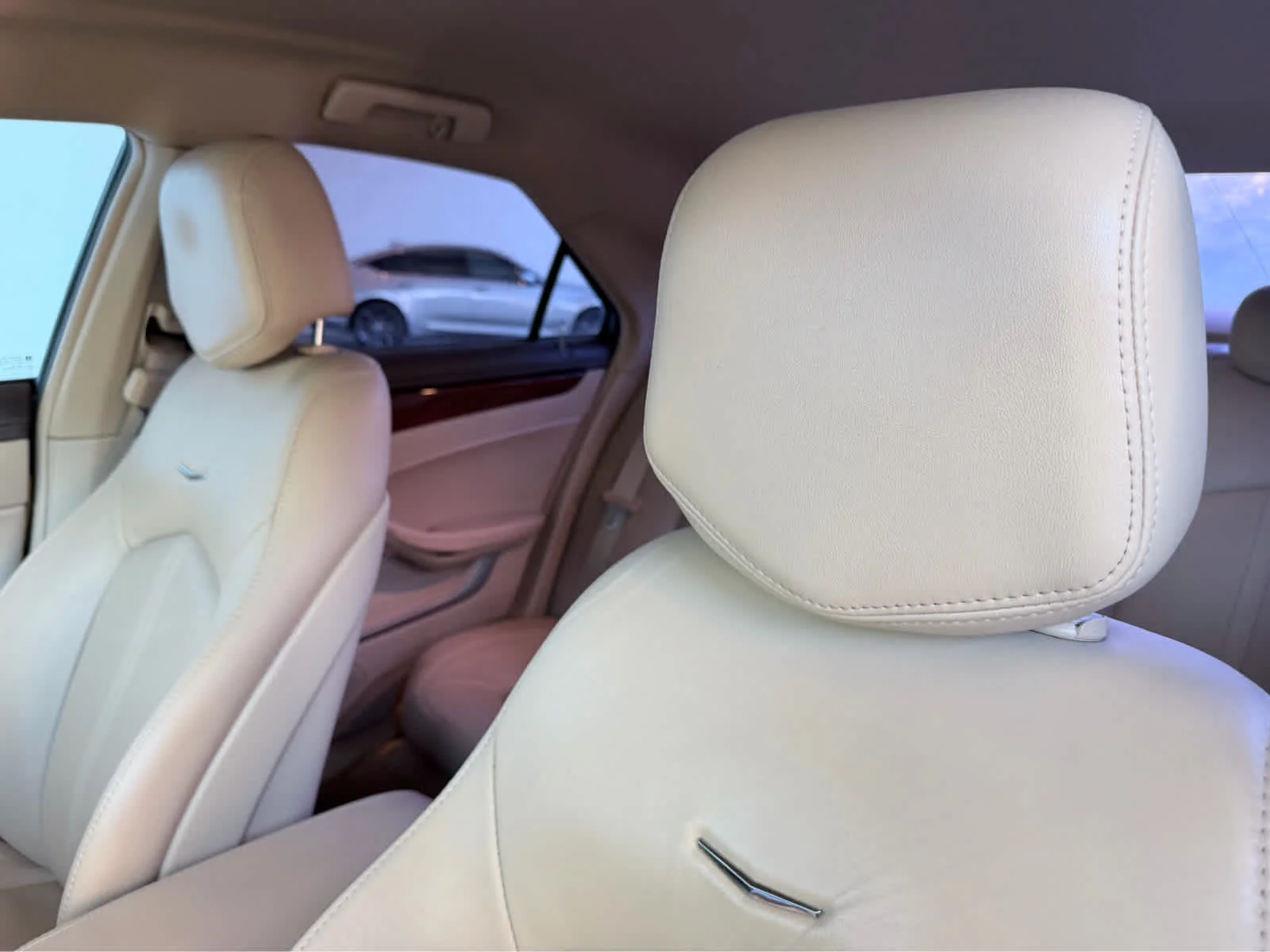 Used 2011 CRYSTAL RED TINTCOAT Cadillac Luxury image 23