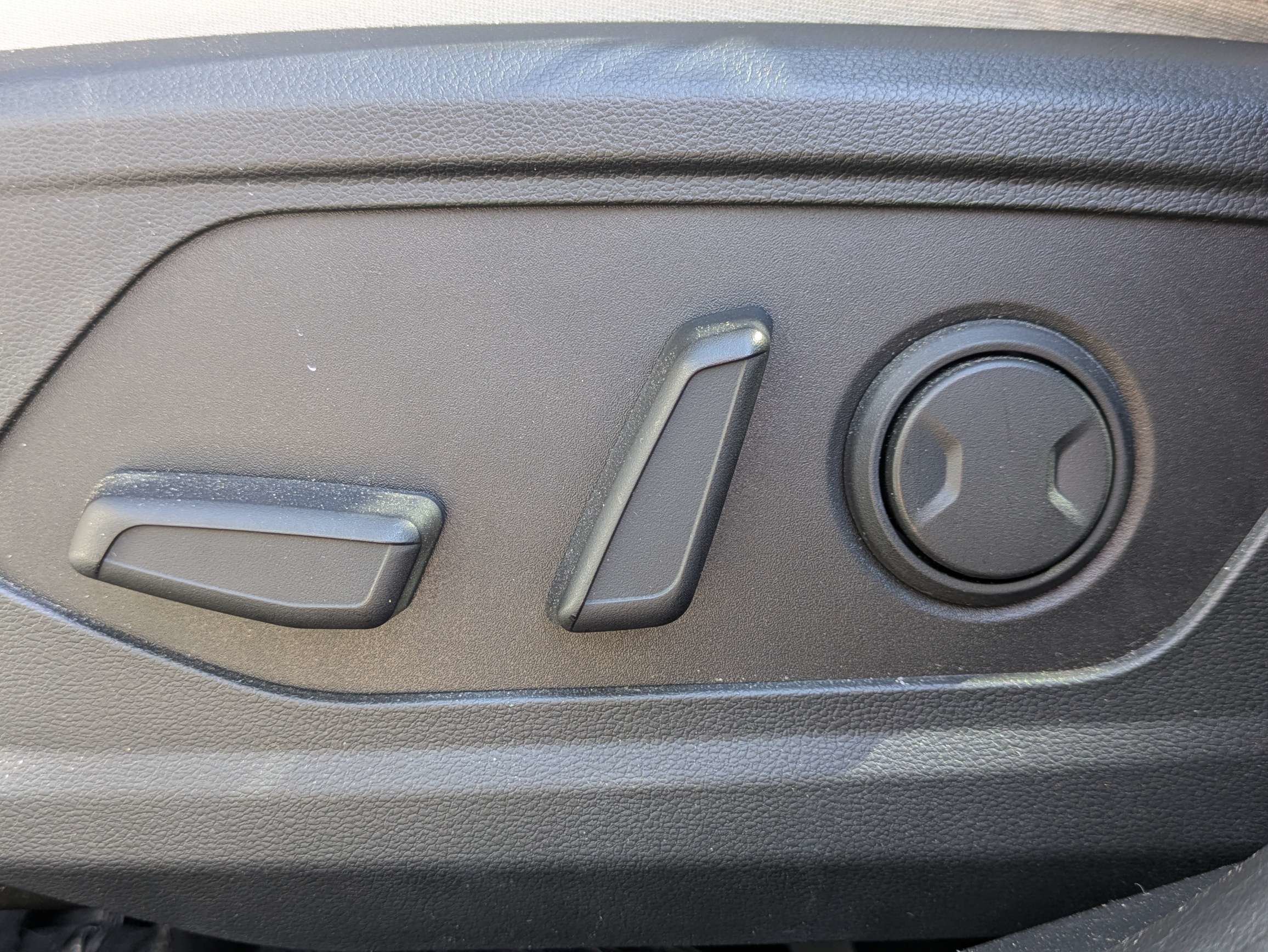 Used 2022 Quartz White Hyundai Limited image 22