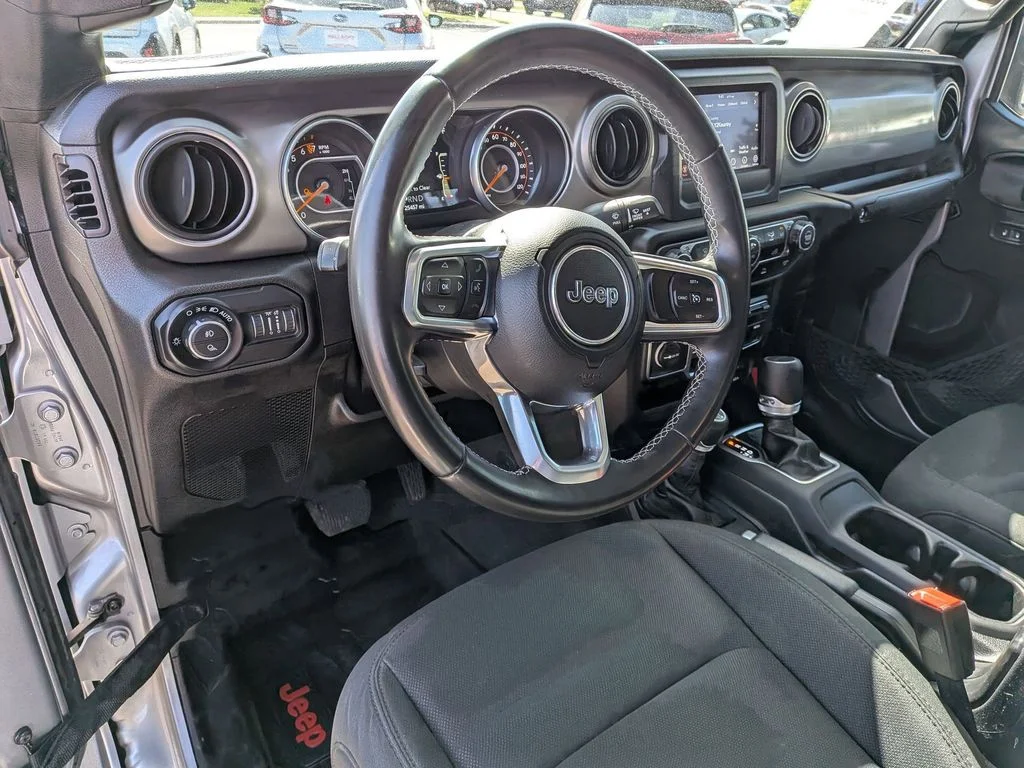 Used 2020 Billet Silver Metallic Clearcoat Jeep Sport S image 10