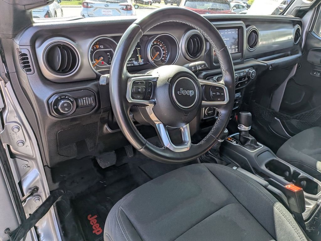 Used 2020 Billet Silver Metallic Clearcoat Jeep Sport S image 10