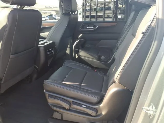 Used 2025 Sterling Metallic GMC Denali image 10